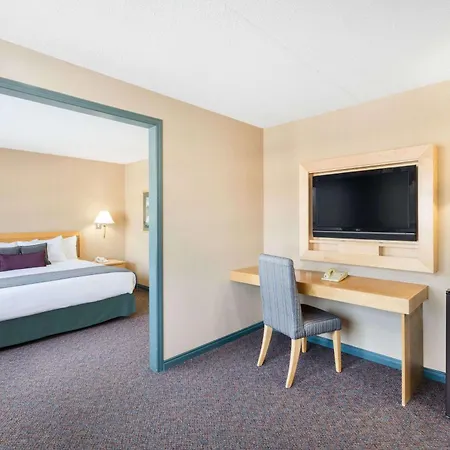 Ramada Plaza By Wyndham Prince George-3