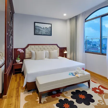 Happy Life Grand Hotel & Rooftop Skybar-2