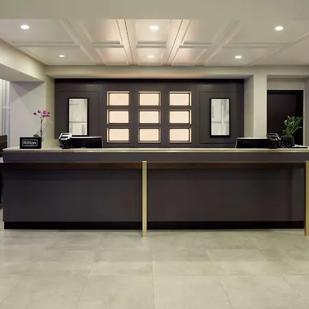 Doubletree By Hilton Montreal Airport-2