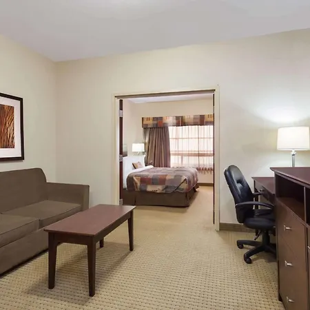 Ramada By Wyndham Weyburn-2