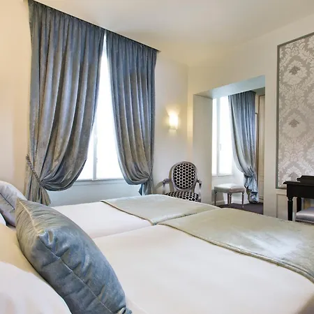 Hotel Saint-Petersbourg Opera & Spa-3