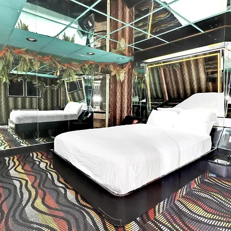 Hollywood Motel-2