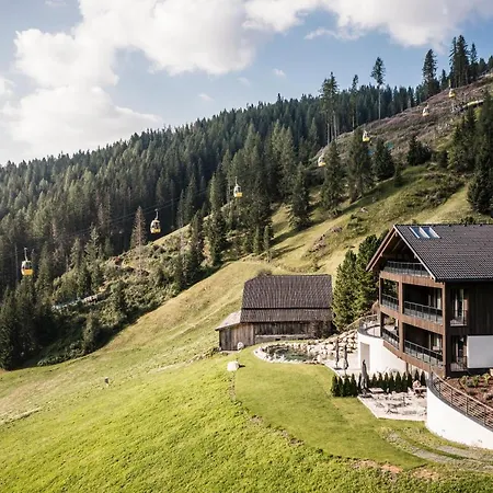 Surega - Idyllic Farmhouse-2