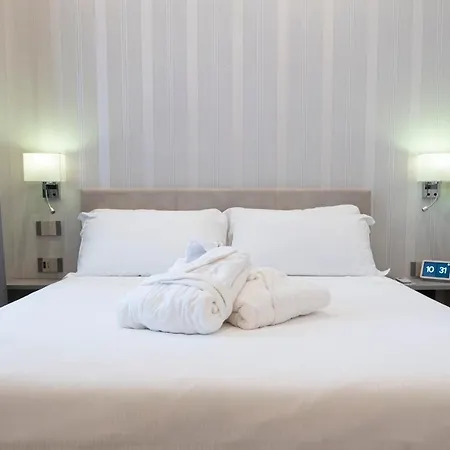 Varese Suites-3