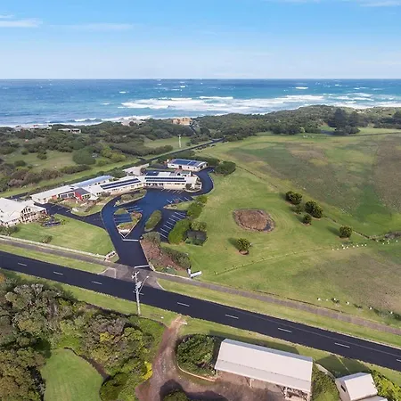 Logans Beach Apartments - The Loft-3