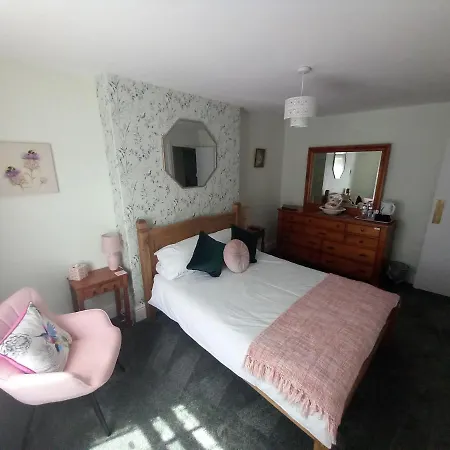Bryncelyn Guesthouse-2