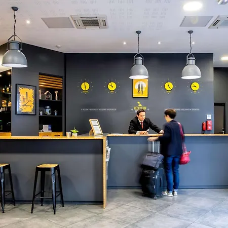 Best Western Plus Suitcase Paris La Defense-3