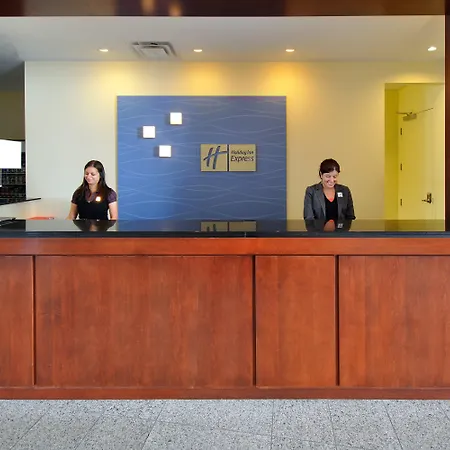 Holiday Inn & Suites Montreal Airport By Ihg-3