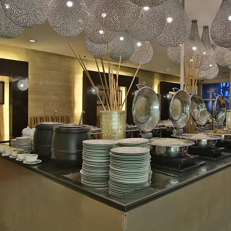 Crown Regency Hotel & Towers-2