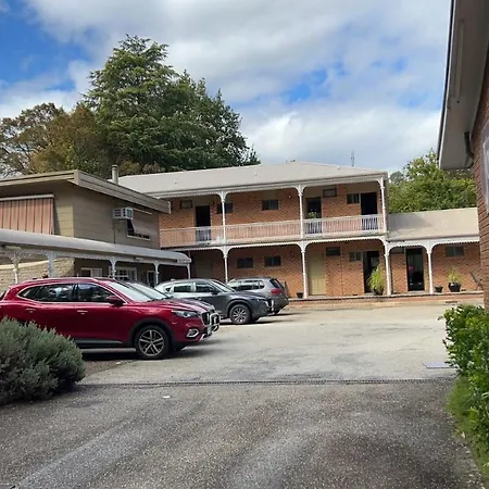 Barrass'S John Bright Motor Inn-3