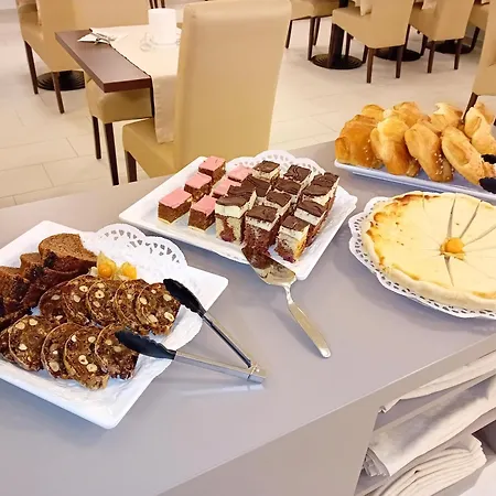 Hotel Garni Colora-2