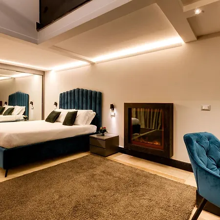 Piazza Farnese Luxury Suites-3