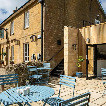 The Queens Arms-2