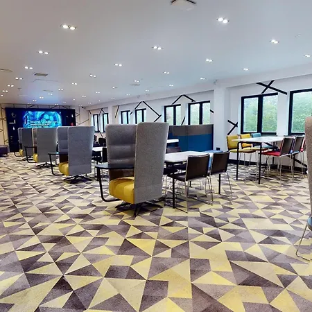 Village Hotel Cardiff-2
