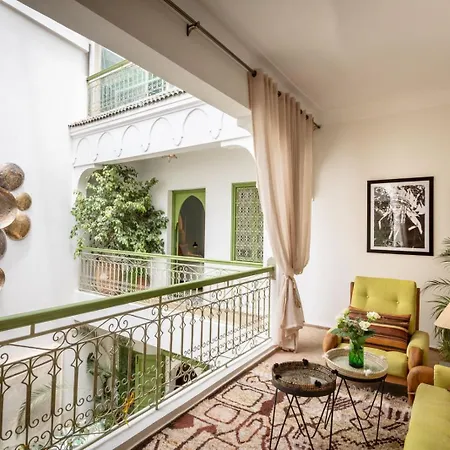 Riad Dar Adal exclusivité 2 à 6 personnes petit déjeuner compris place jemaa El fna-3