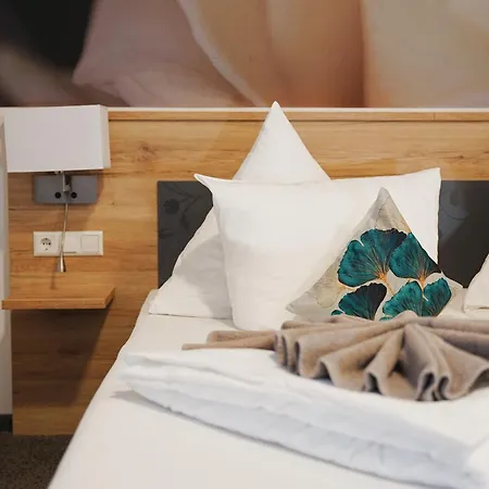 Outlet Hotel-2