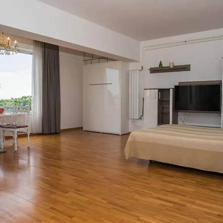 Villa Carmen Rooms & Apartments-2