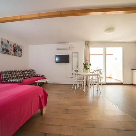 Villa Carmen Rooms & Apartments-2