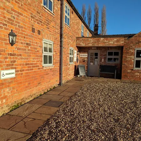 Wold Escapes, Highfield Farm-3