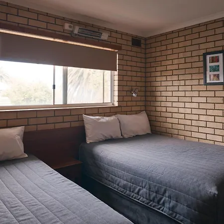 Coastal Comfort Motel-3