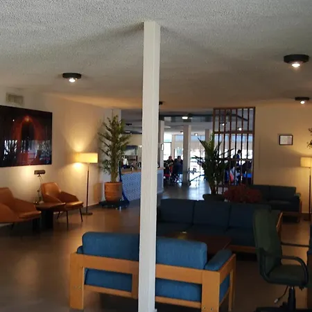 Hotel Las Palmas Midway Inn-3