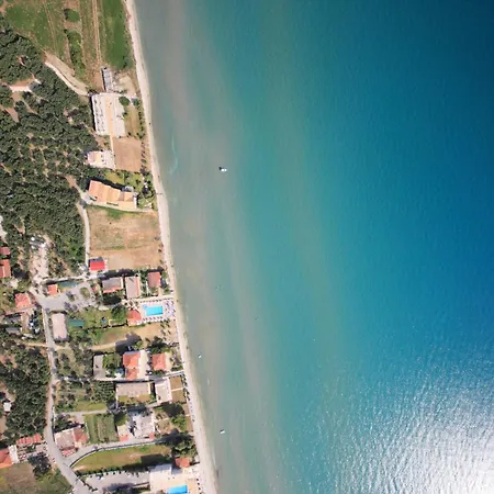 Paradise Elegant Beach Apartments, By Zantewize-3