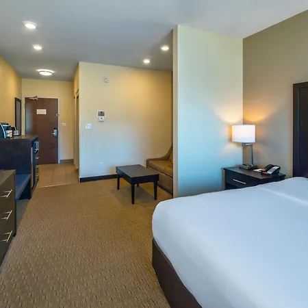 Comfort Inn & Suites-3