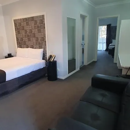 Golden Reef Motor Inn-3