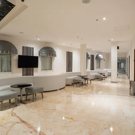 Hotel Mesaluna Short & Long Stay-2