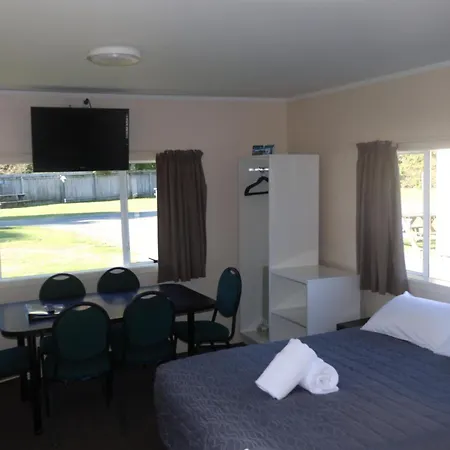 Pohara Beach Top 10 Holiday Park-2