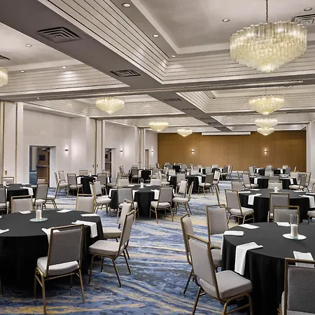 Sheraton Grand Rapids Airport Hotel-2