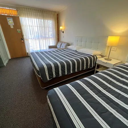Summerhill Motor Inn (Adults Only)-3
