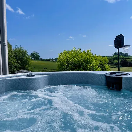 The Retreat, Sauna & Hot Tub, Charming & Cosy Gem-3