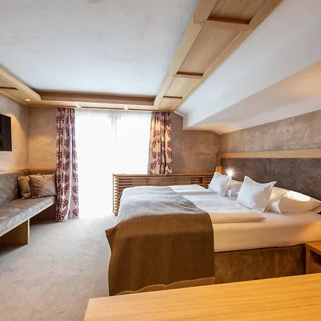 Hotel Alpina Deluxe-2