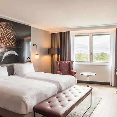Radisson Red London Heathrow-3