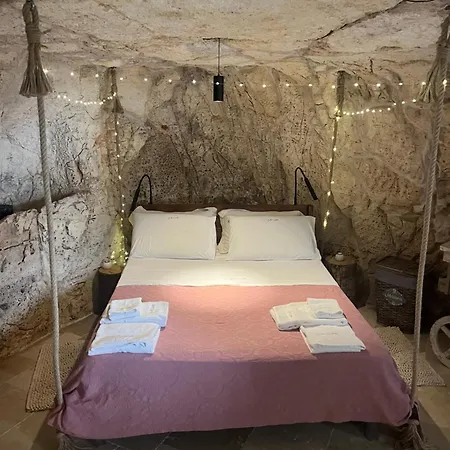 Grotta Carlotta-2