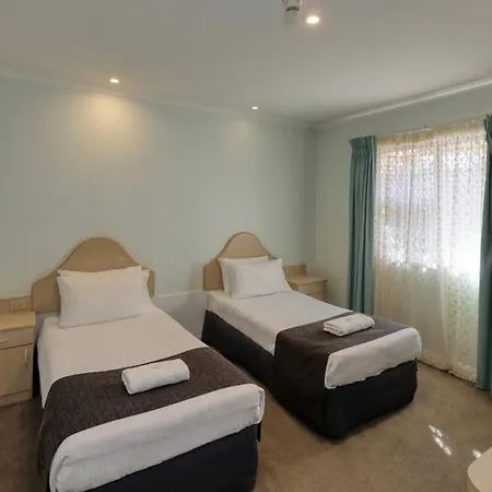 Charles Rasp Motor Inn & Cottages-2
