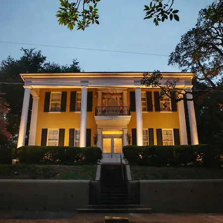 Anchuca Historic Mansion & Inn-3