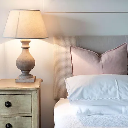 Oscars Waterfront Boutique Hotel-2