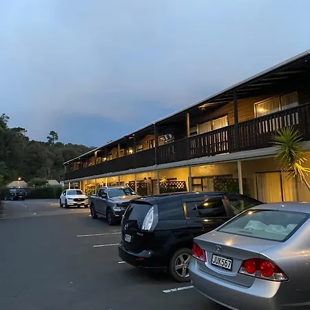 Commodore Motel-3