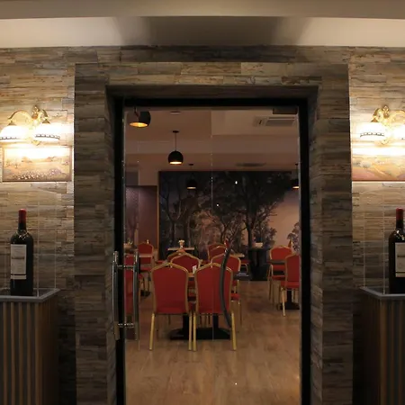 Redline Hotel-3