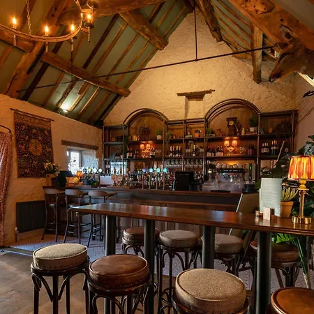 The George Inn & Plaine-2