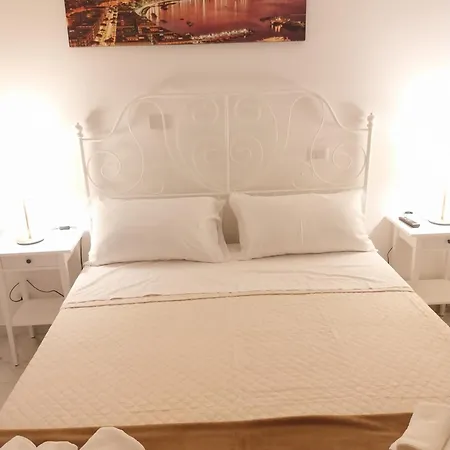Quartieri Spagnoli Rooms-2