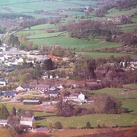 Castle Lodge - Brecon Beacons Accommodation-2