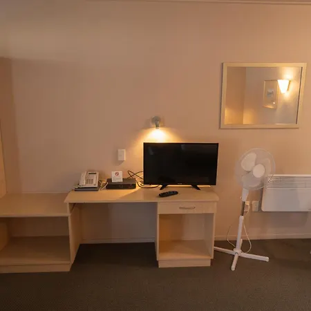 Victoria Court Motor Lodge - Spa & Free Parking-3