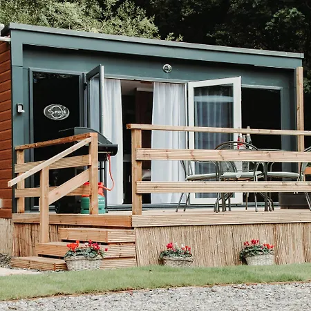 Herons Lake Retreat Hot Tub Lodges-2