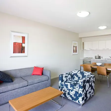 Gladstone Downtown Central Apartment Hotel Official-3