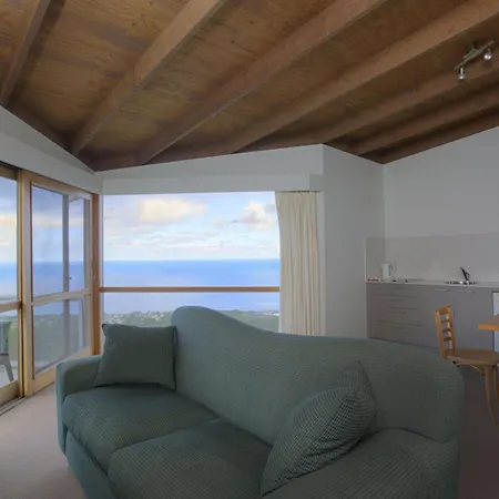 Chris'S Beacon Point Restaurant & Villas-2