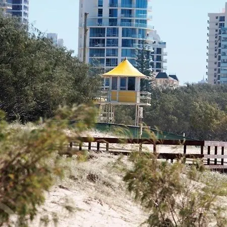 Surfers International Apartments-2