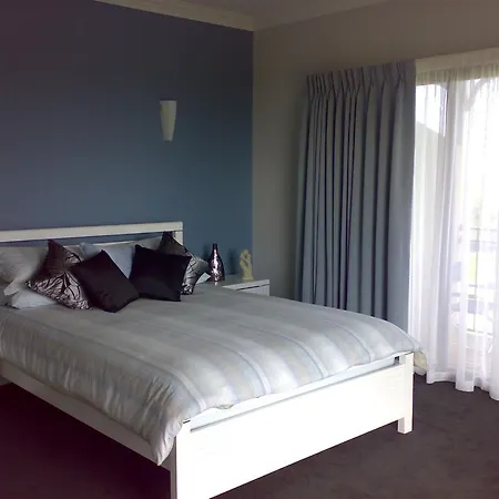Swan Lake Guest House-2